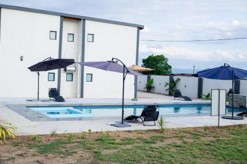 スイミングプール, The Grove Studio Apartment, eSwatini in マンジニ