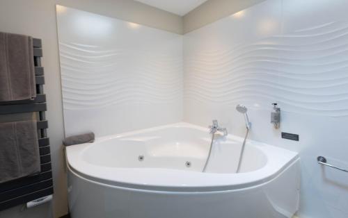 Karstais baseins, Chambres d'Hotes et Suites a La Ferme de l'Oudon & SPA in L'Oudon
