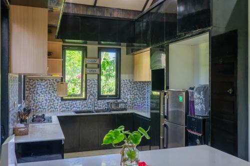 225 négyzetméteres, 3 hálószobás Ház 3 fürdőszobával Busung Indah területén (Island Time Beach House Simeulue ) in Busung Indah