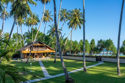 Étterem, 225 négyzetméteres, 3 hálószobás Ház 3 fürdőszobával Busung Indah területén (Island Time Beach House Simeulue ) in Busung Indah