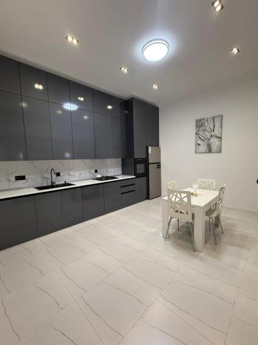 Garden house for rent in Goradil