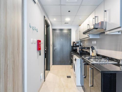Charming Studio Escape With Unobstructed City View, Dubái