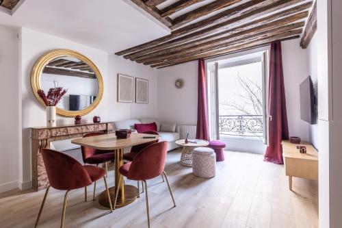 Luxury Newly Renovated 4 stars Prestige Apartment , Panthéon Area, Central Paris, Paris