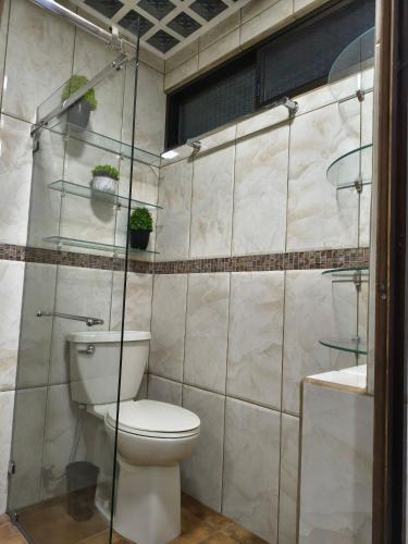 浴室, Casa SOLENO-Apartment in Heredia, urban comfort with views of nature in 埃雷迪亞
