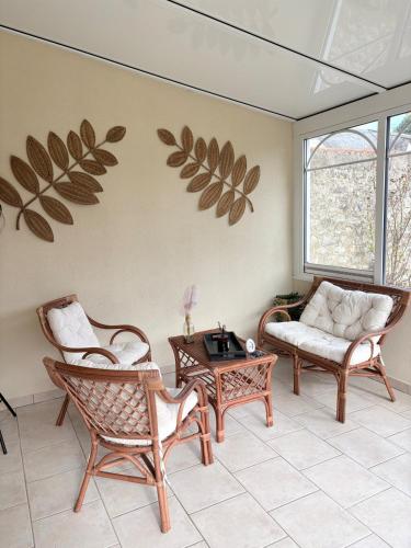 MAISON STUDIO AVEC VERANDA ET JARDIN a SANCHEVILLE