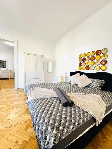 Comfortable 1BR & 1 LR Apt, 7 min Westbahnhof in Wien, Österreich