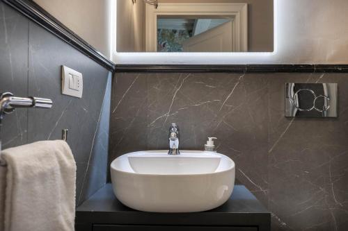 Torretta Penthouse Luxury Apartment In Florence By Palazzo Pazzi Vitali - image 36