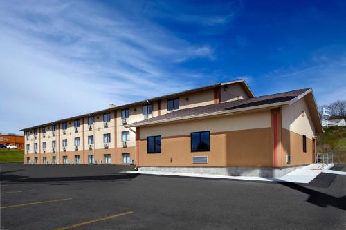 Super 8 by Wyndham St. Clairsville OH/Wheeling WV Area - image 8