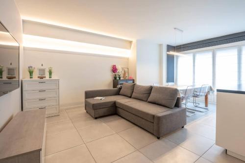 Amazing apartment for 8 with parking space, Ostende