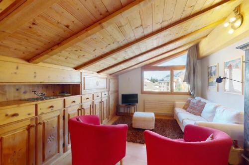 Chesa Susi - Elegant Attic in the Engadine