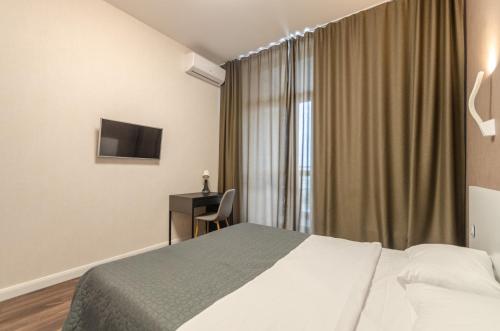 ВВВ!15-84 Central Park John McCain 7 Kyiv centre panoramic city view 15 kW backup power Petrovdom Apartment - image 4