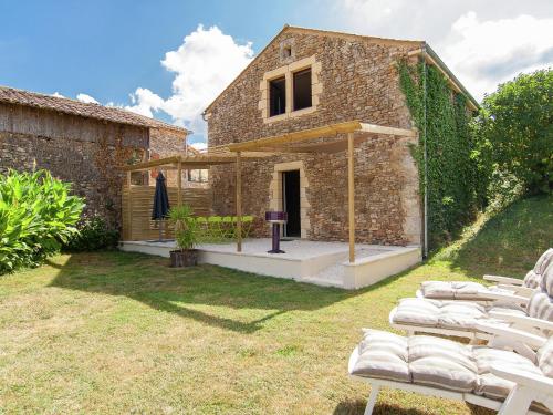 Spacious House with Jacuzzi in Laoubejac gîte à louer Monpazier