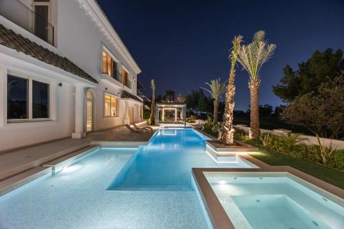 Luxury Villa with Pool, Cinema & Spa - Jumeirah Golf, Дубай