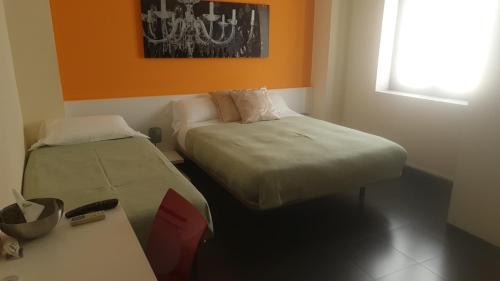1 double bed, 1 twin bed