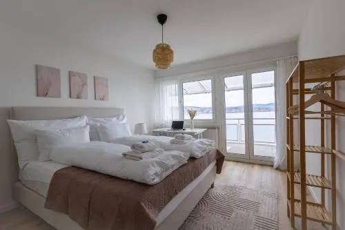 Horizon 62 I Zürich Lakeside Apartment I Modern I Free Parking I Self-Check-In in Richterswil, Schweiz