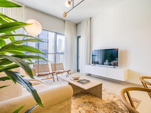 Chic Getaway with Balcony & Burj Khalifa View, Дубай (фото 2)