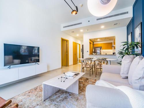 Chic Getaway with Balcony & Burj Khalifa View, Дубай (фото 7)