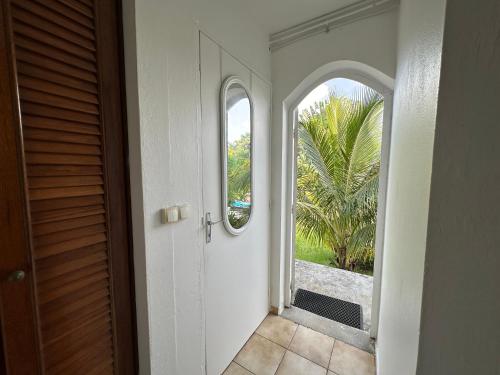 ทัศนียภาพ, Escale Tropicale aux Abymes Calme, Piscine et Verger in เลซาบีเมส