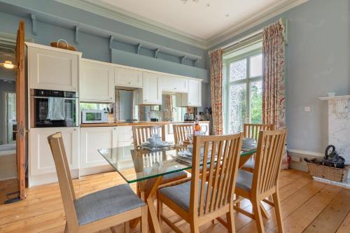 Iekārtas, 2 Bed in Binham oc-1477 in Binham