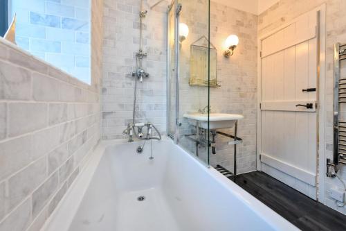 Iekārtas, 4 Bed in Llanbedrog oc-1frond in Llanbedrog