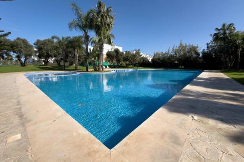 泳池, Résidence Luxe avec Plage Privée (Residence Luxe avec Plage Privee) in 布斯尼卡