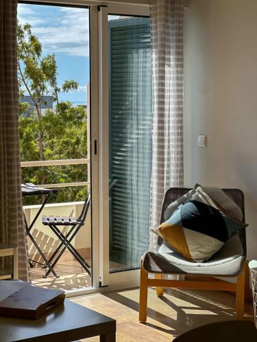 Cozy Duplex Retreat by Green Park & Ocean View, Funchal