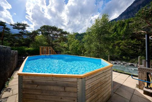 Úszómedence, Glamping Ubaye in Meolans Revel