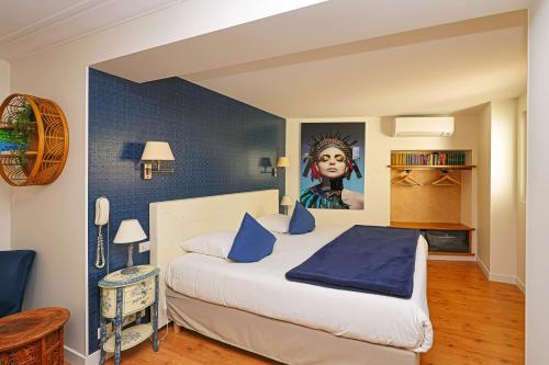 1 king bed, 1 twin bed