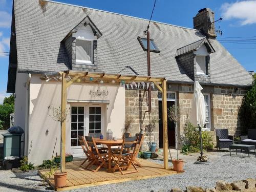 La Jolie Petite Maison for groups 1-5 gîte à louer Le Gast