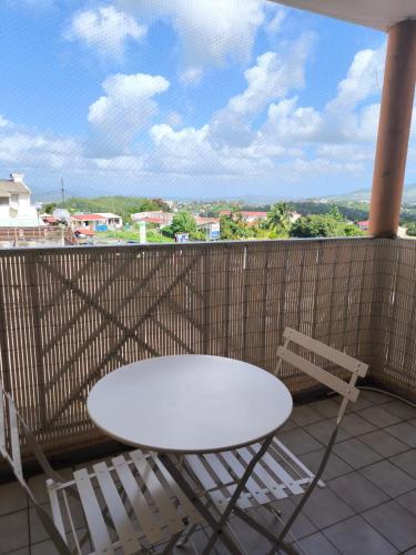 Erkély/terasz, Grand studio climatisé pour 2 à 4P (Grand studio climatise pour 2 a 4P) in Ducos