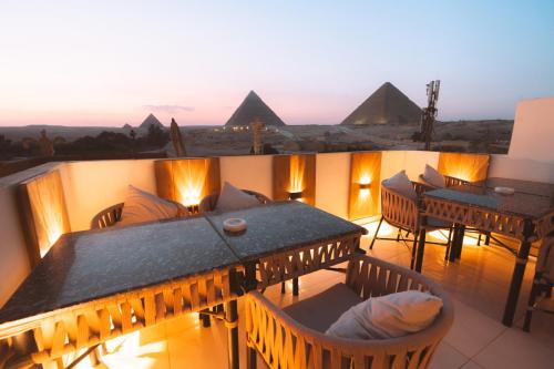 Pyramids On The Spot View, Il Cairo