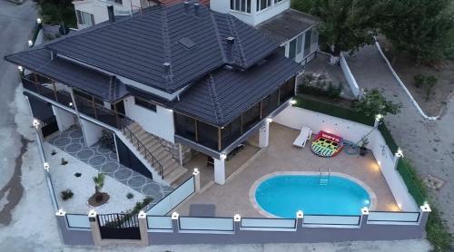 Detached Villa with Private Pool and Sea View – khách sạn tại Gönen