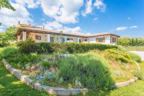 Iekārtas, Villa Rina in Manjadvorci