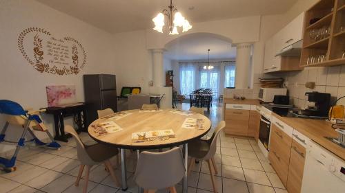 ทัศนียภาพภายนอกโรงแรม, Fertodi Kuria Vendeghaz in เฟอร์ตอด