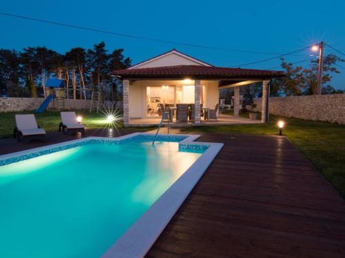  Luxurious Villa in Labin with Pool in Martinski