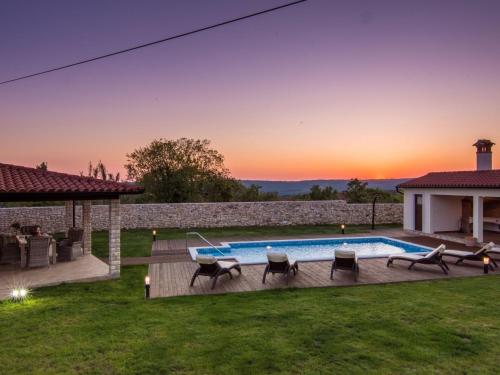  Luxurious Villa in Labin with Pool, Unterkunft in Martinski