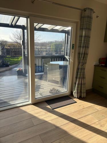 Cosy two Bedroom Chalet near Rossaveel Ballynahown in Rossaveel