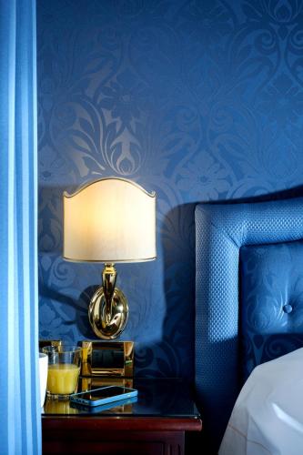 Junior Suite with Canal View image 9