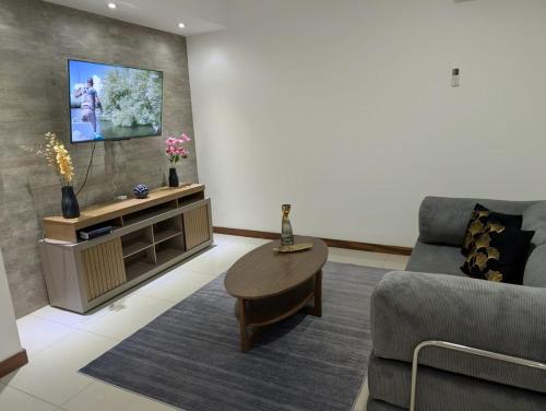 Bright, Modern & Spacious 1 Bedroom Apartment