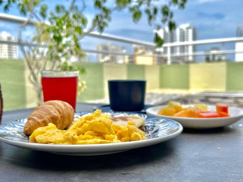 Hotel Brisas Del Mar Suite Centro Historico Santa Marta in ซานต้า มาร์ทา