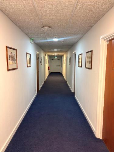 Sandown Park Lodge - Tap to explore photos