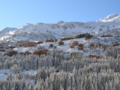 Modern villa with balcony in Coggia Meribel