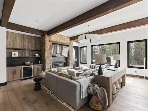 Big Sky Summit - Hot Tub, Fireplace & Ski Access in Big Sky (MT)