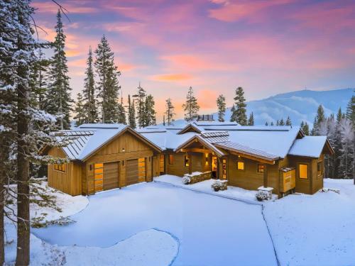 Big Sky Summit - Hot Tub, Fireplace & Ski Access in Big Sky (MT)