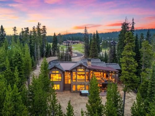 Big Sky Summit - Hot Tub, Fireplace & Ski Access in Big Sky (MT)