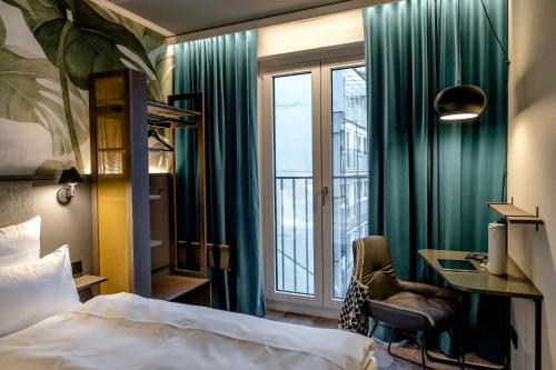 room detail thumbnail 1