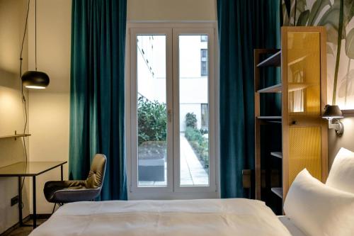 room detail thumbnail 1
