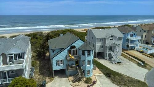 Terning Point - Corolla, Crown Point, Oceanfront, 20 Yds to Beach, Ocean View, Pool, Hot Tub, Pets OK
