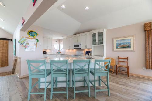 Terning Point - Corolla, Crown Point, Oceanfront, 20 Yds to Beach, Ocean View, Pool, Hot Tub, Pets OK, Corolla (photo 6)