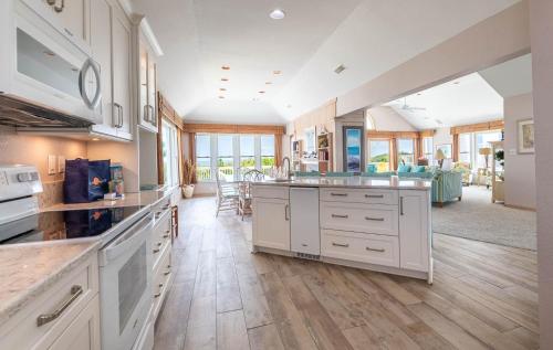 Terning Point - Corolla, Crown Point, Oceanfront, 20 Yds to Beach, Ocean View, Pool, Hot Tub, Pets OK, Corolla (photo 10)